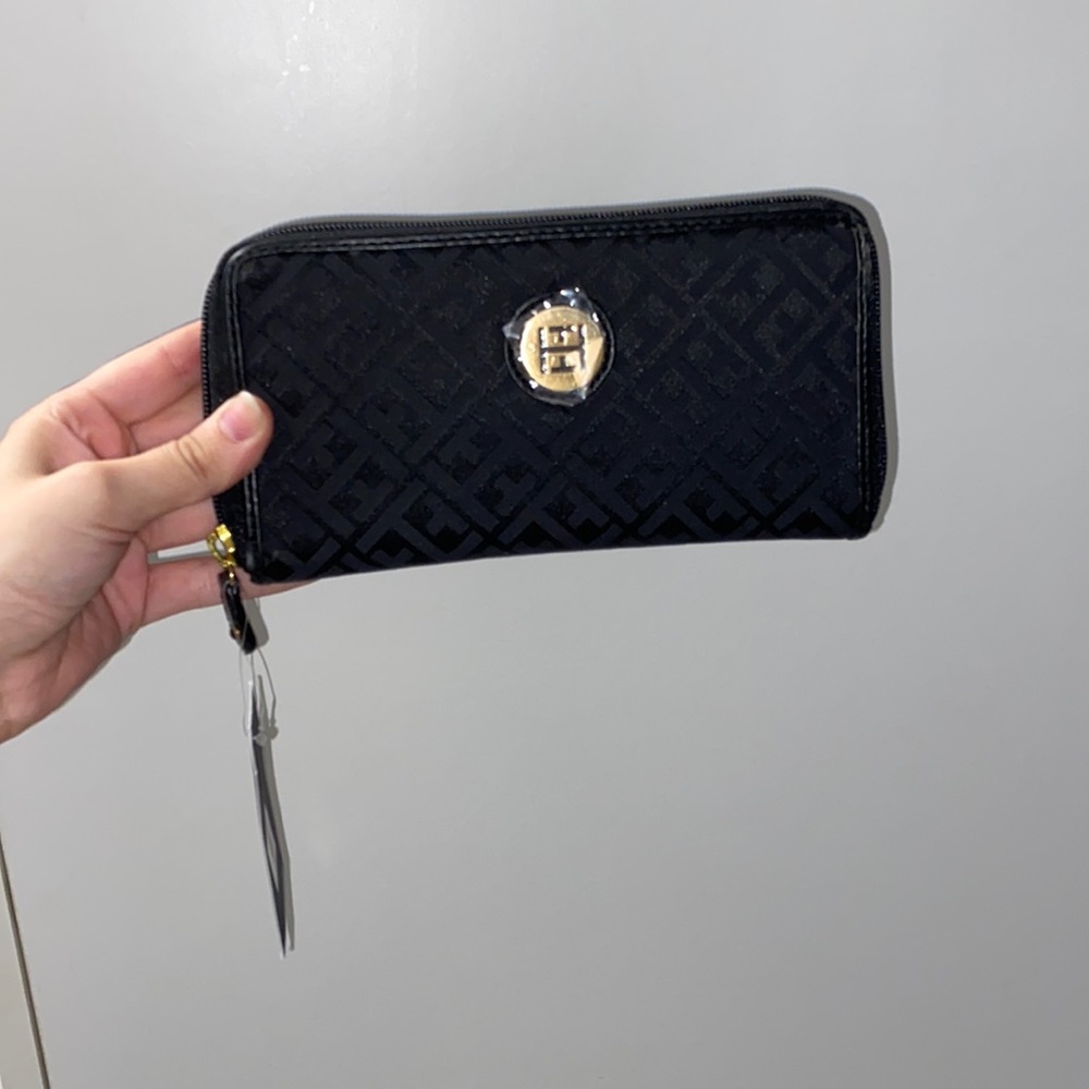 Vintage Tommy Hilfiger large zip wallet